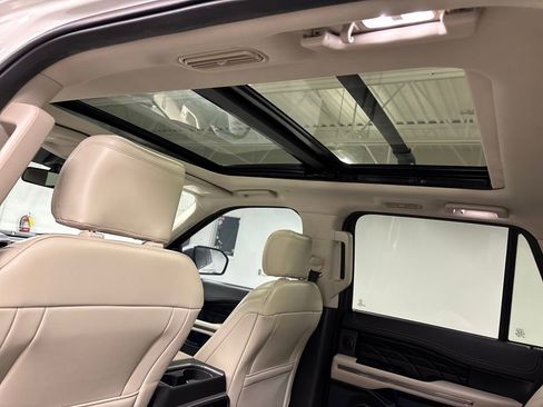 Used 2020 Ford Expedition Platinum image 32