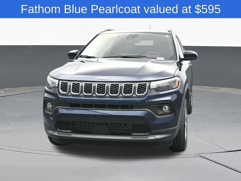 Used 2024 Jeep Compass Latitude AWD/4WD image 2