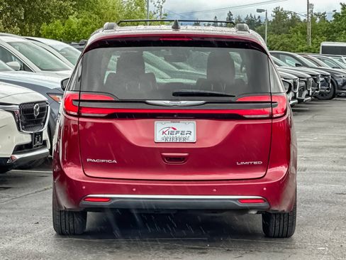 Used 2023 Chrysler Pacifica Limited FWD image 4