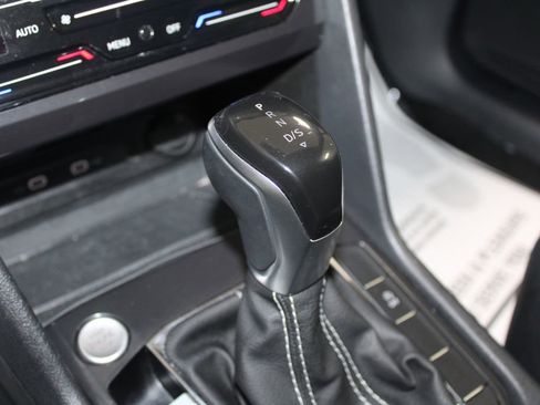 Used 2024 Volkswagen Tiguan SE image 56