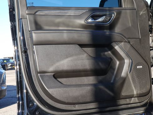 Used 2022 GMC Yukon SLT w/ SLT Luxury Package AWD/4WD image 14