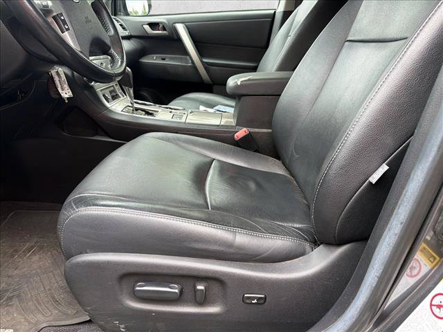Used 2013 Toyota Highlander SE AWD/4WD image 11