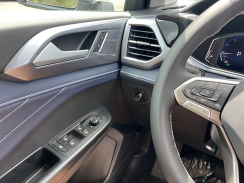 New 2026 Volkswagen Taos SEL AWD/4WD image 18