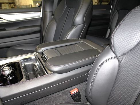 New 2026 Jeep Grand Wagoneer L Limited AWD/4WD image 23