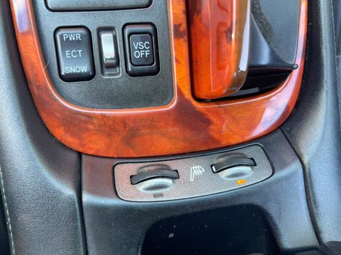 Used 2002 Lexus SC 430 Convertible image 28