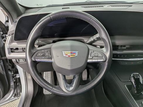 Used 2025 Cadillac XT4 Premium Luxury FWD image 17