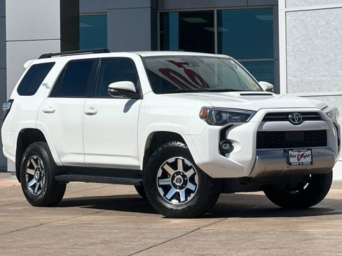 Used 2024 Toyota 4Runner TRD Off-Road Premium AWD/4WD image 2