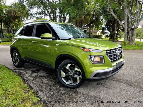 Used 2022 Hyundai Venue SEL FWD image 18