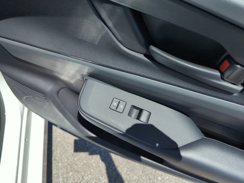 Used 2025 Toyota Prius LE FWD image 31