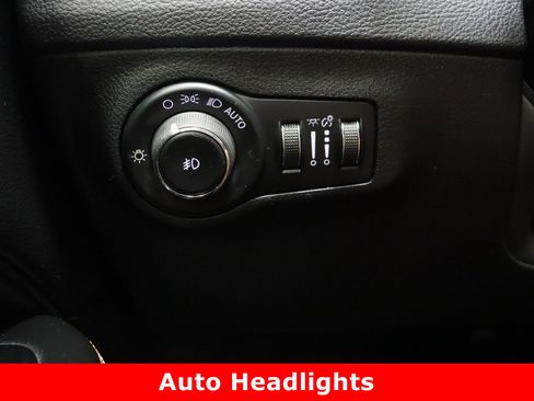 Used 2018 Jeep Compass Latitude w/ Popular Equipment Group image 24