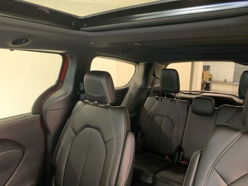 New 2026 Chrysler Pacifica Select image 16