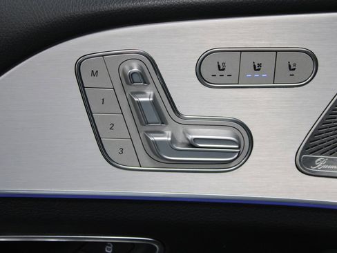 Used 2025 Mercedes-Benz GLS 450 4MATIC image 19