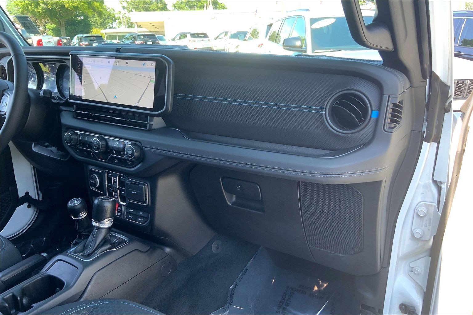 Used 2024 Jeep Wrangler Unlimited Rubicon 4xe w/ Capability Package AWD/4WD image 18