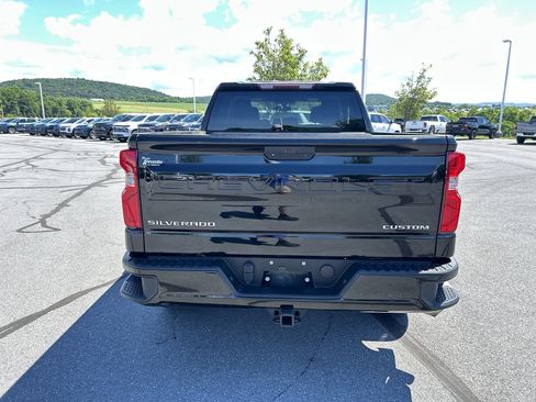 Used 2019 Chevrolet Silverado 1500 Custom w/ Custom Value Package AWD/4WD image 6