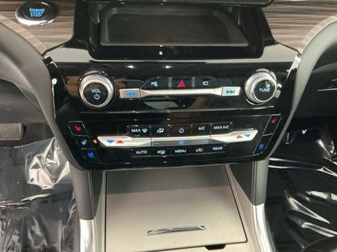 Used 2023 Ford Explorer Limited AWD/4WD image 18