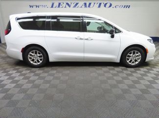 Used 2024 Chrysler Pacifica Touring-L FWD video 2