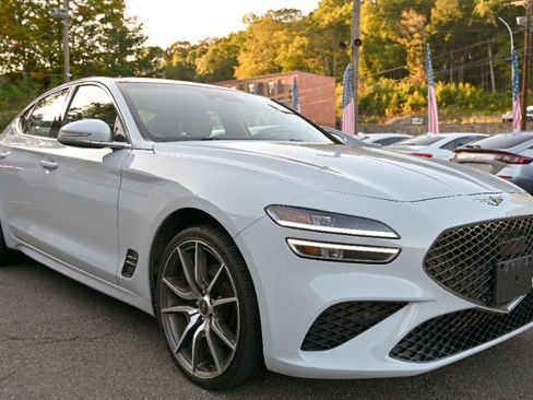 Used 2022 Genesis G70 2.0T w/ Prestige Package image 11