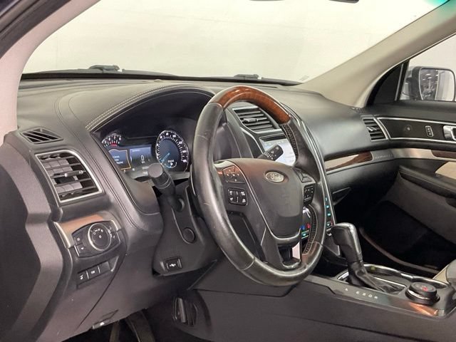 Used 2017 Ford Explorer Platinum AWD/4WD image 13