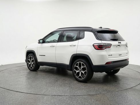 Used 2025 Jeep Compass Limited image 6