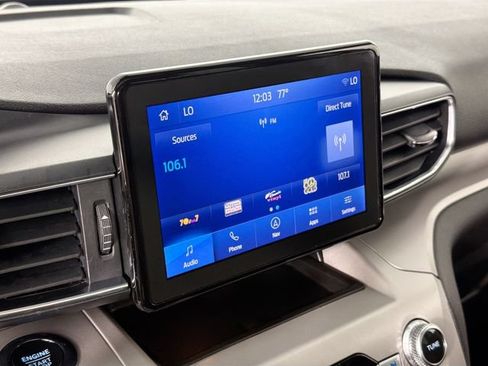 Used 2023 Ford Explorer XLT AWD/4WD image 15