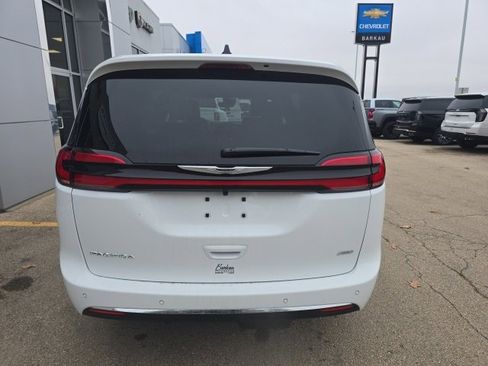 New 2026 Chrysler Pacifica Select image 8