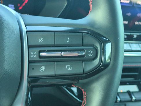 Used 2024 Chevrolet Colorado Z71 w/ Z71 Convenience Package 2 AWD/4WD image 18