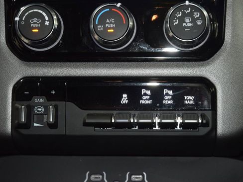 Used 2025 RAM 1500 Big Horn AWD/4WD image 22