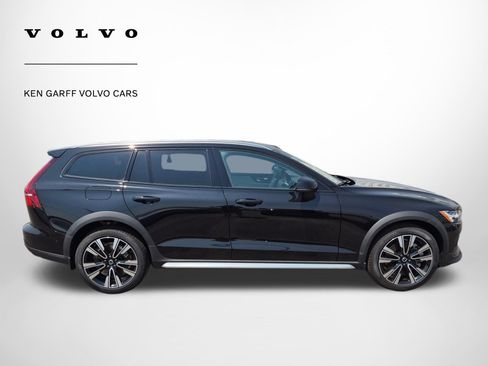 Used 2026 Volvo V60 B5 Cross Country Ultra AWD/4WD image 2