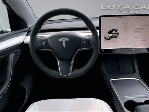 Used 2022 Tesla Model Y Long Range AWD/4WD image 5