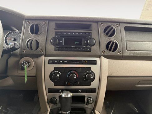Used 2007 Jeep Commander Sport image 6