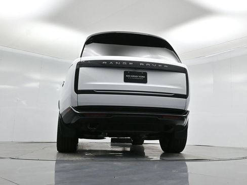 Used 2025 Land Rover Range Rover SE image 45
