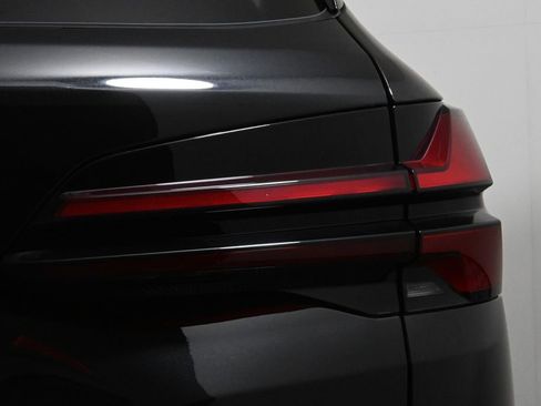 Used 2025 BMW X5 xDrive50e w/ M Sport Package image 13