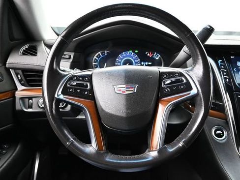 Used 2019 Cadillac Escalade Luxury AWD/4WD image 31