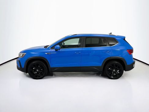 Used 2023 Volkswagen Taos SE w/ Panoramic Sunroof Package FWD image 8