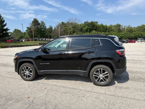 Used 2019 Jeep Compass Latitude w/ Popular Equipment Group AWD/4WD image 8