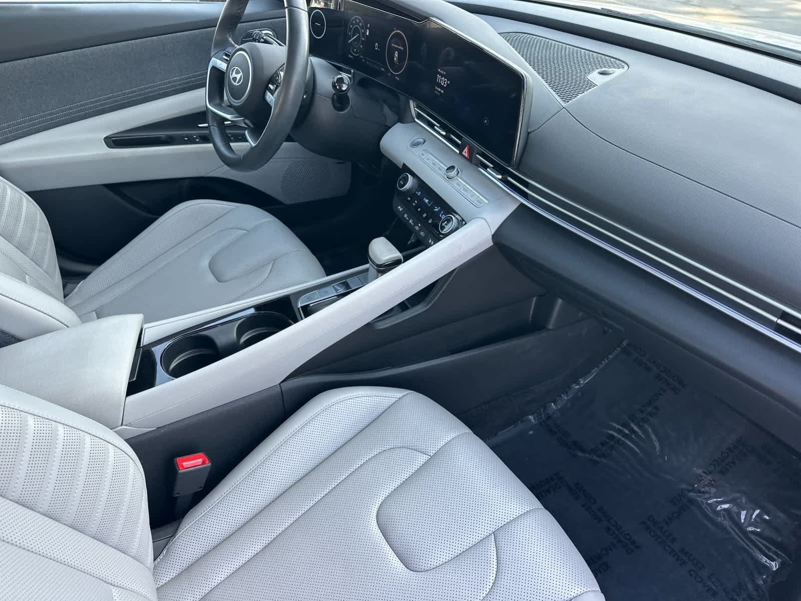Certified 2025 Hyundai Elantra Limited FWD image 16