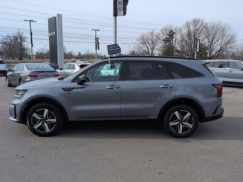 Used 2023 Kia Sorento EX w/ Panoramic Sunroof Package image 4