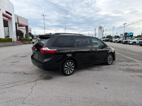 Used 2019 Toyota Sienna XLE w/ XLE Navigation Package AWD/4WD image 3