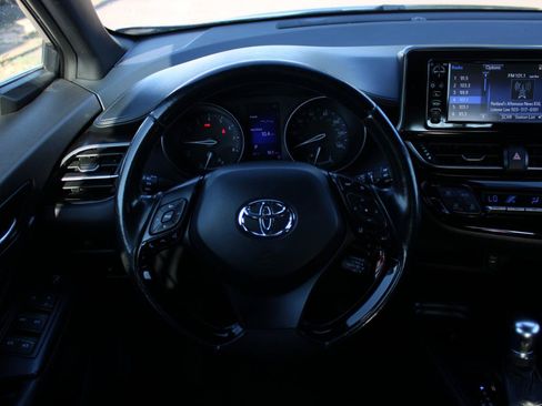 Used 2018 Toyota C-HR XLE FWD image 8