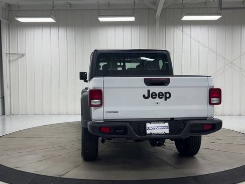 Used 2023 Jeep Gladiator Sport AWD/4WD image 7