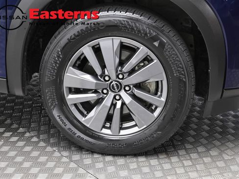 Used 2025 Nissan Pathfinder SV FWD image 31