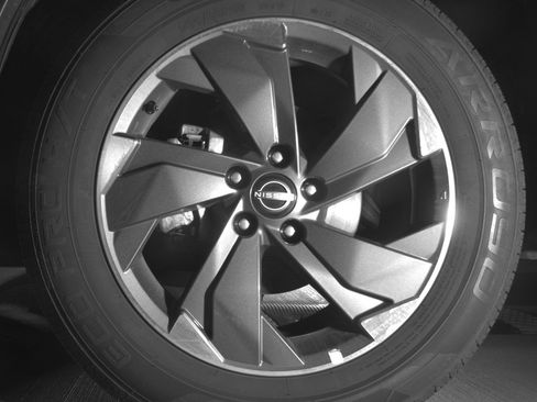 Used 2025 Nissan Rogue SV FWD image 12