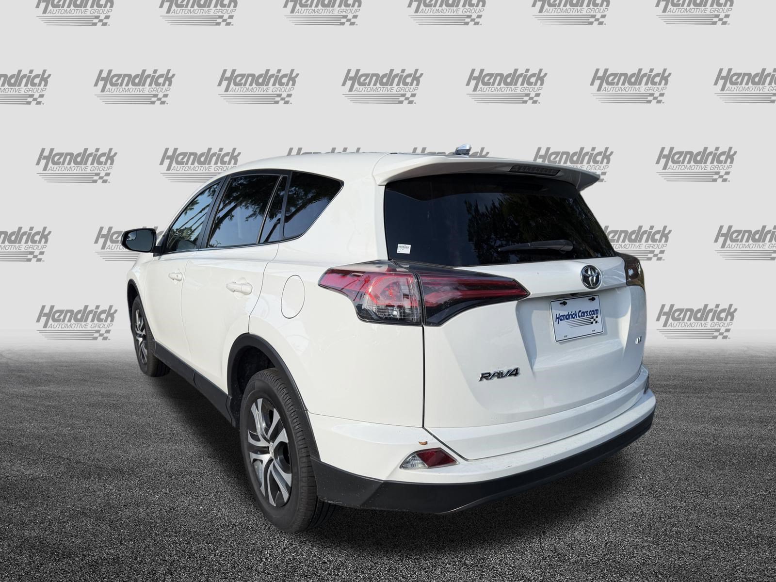Used 2017 Toyota RAV4 LE FWD image 7