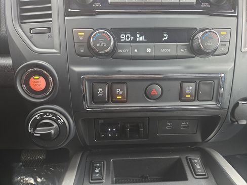 Used 2024 Nissan Titan SV w/ SV Convenience Package image 20