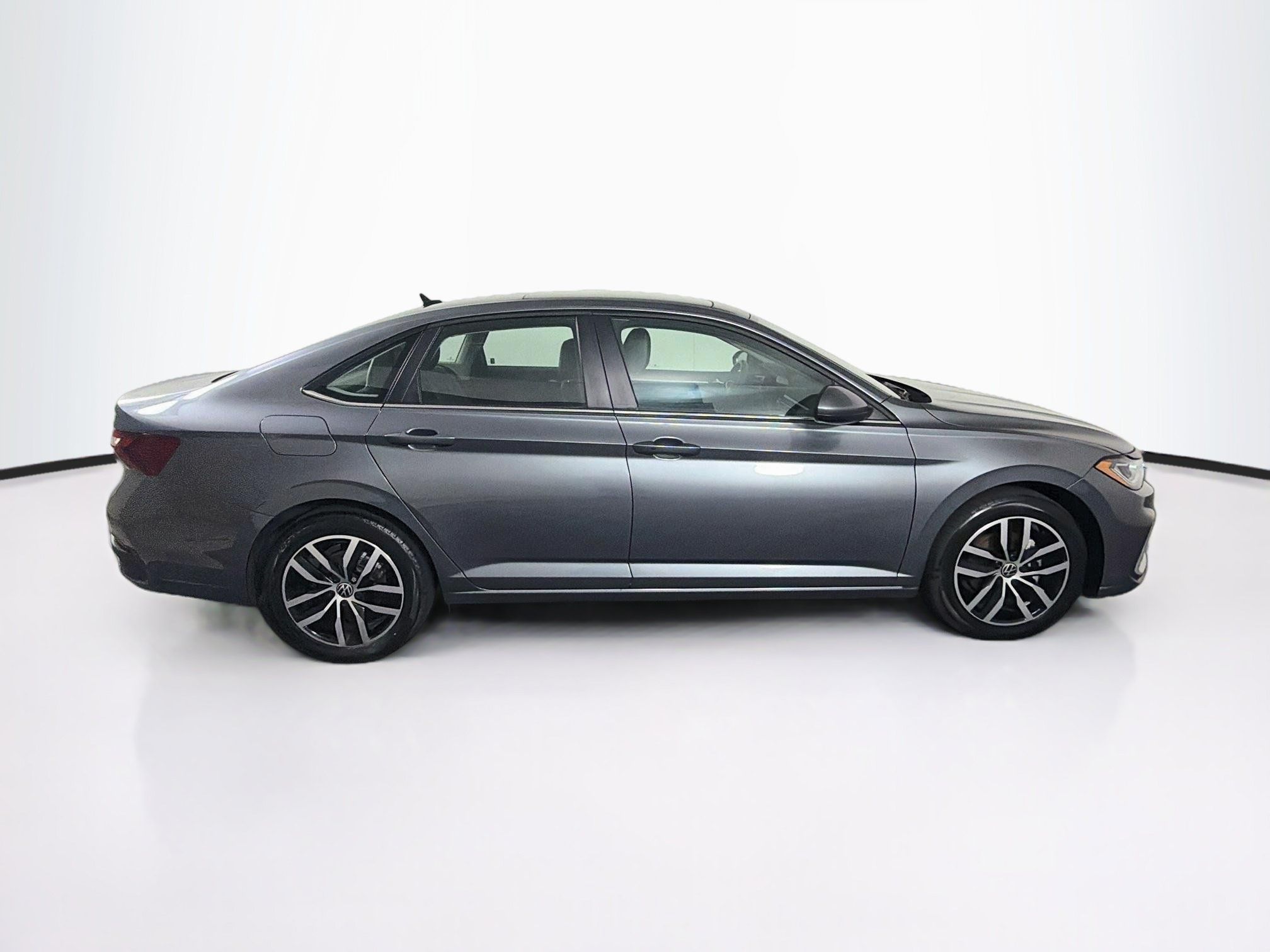 Used 2025 Volkswagen Jetta SE FWD image 10