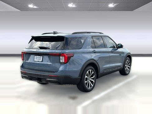 Certified 2025 Ford Explorer ST-Line RWD image 9