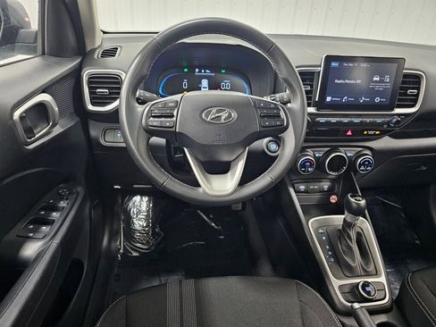 Used 2025 Hyundai Venue SEL FWD image 14