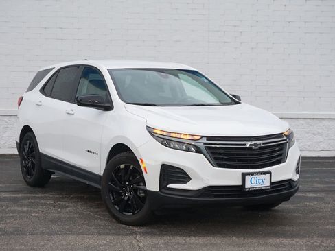 Used 2024 Chevrolet Equinox LS w/ LS Convenience Package FWD image 2