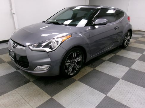 Used 2017 Hyundai Veloster Value Edition image 1