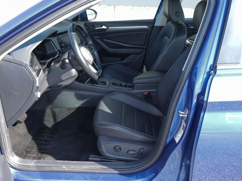 Used 2024 Volkswagen Jetta SE FWD image 7